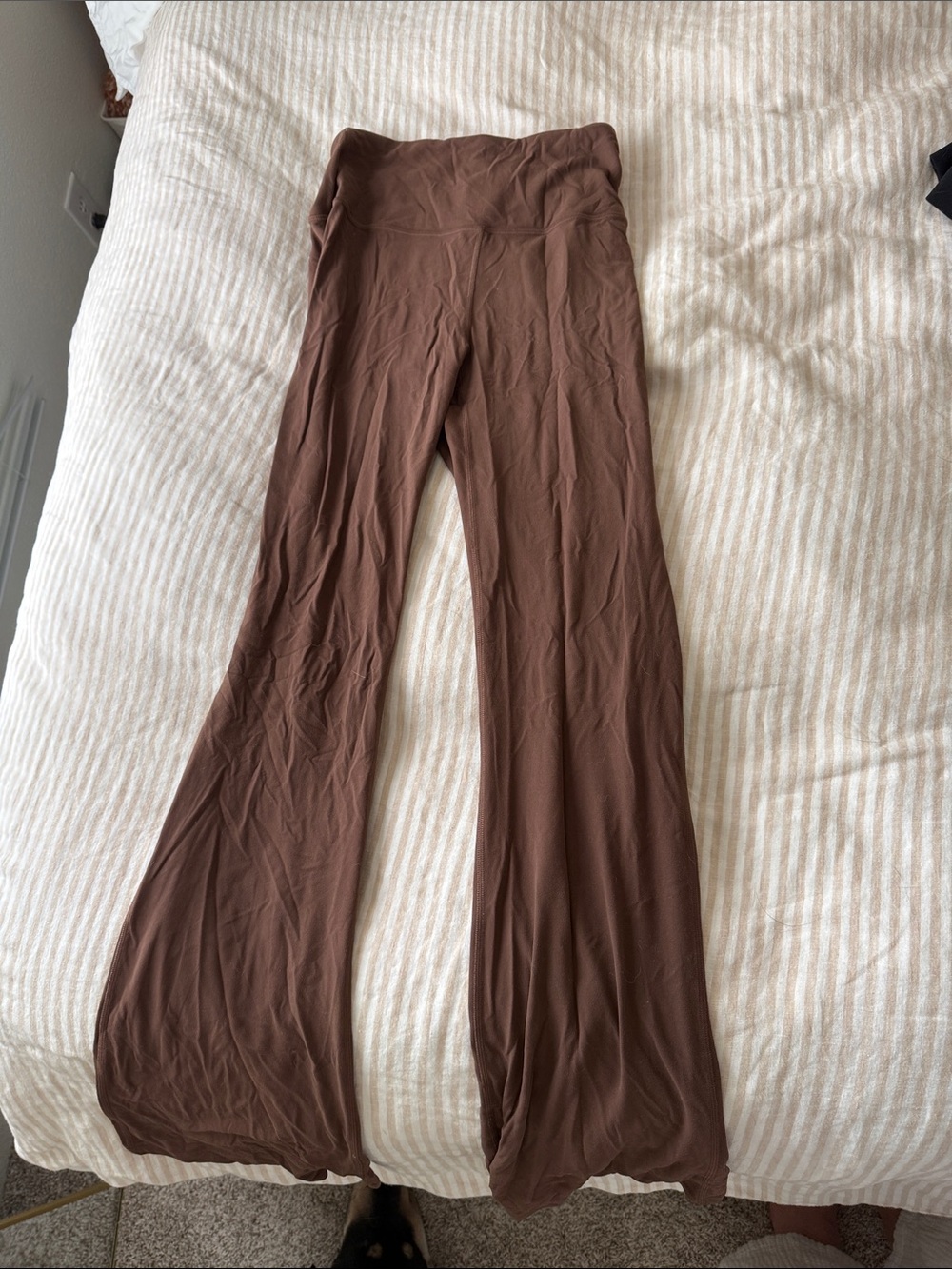 Lululemon women’s flare yoga pants brown size 6